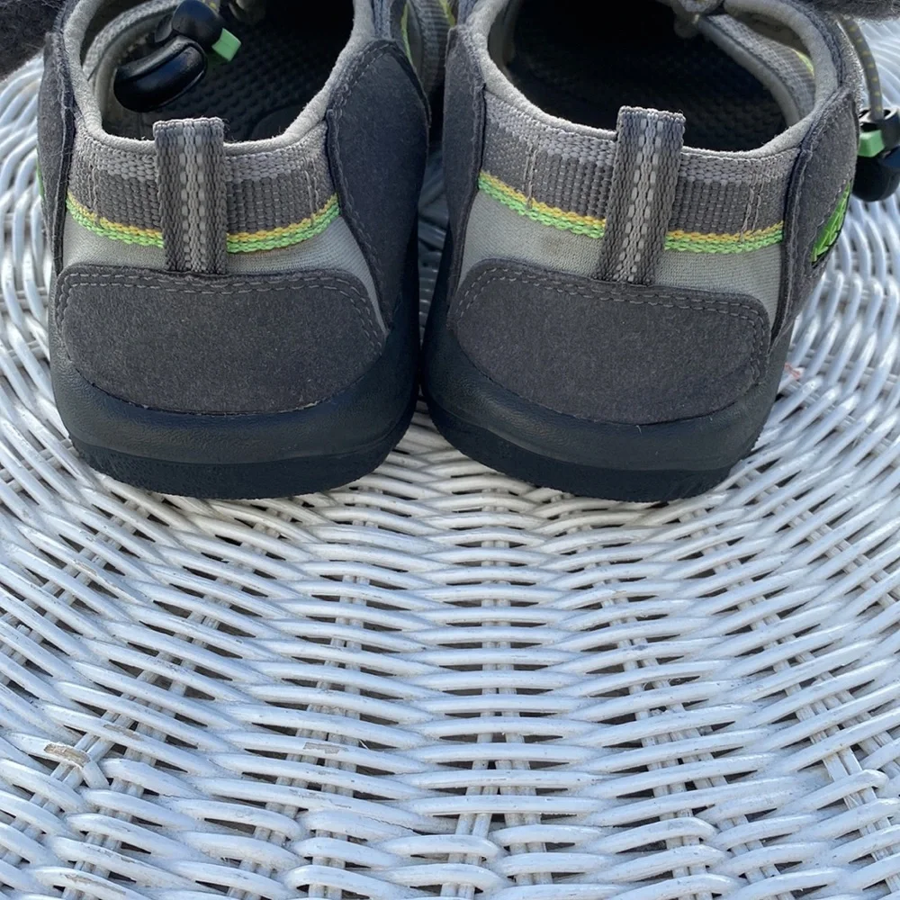 Keen Newport H2 Gray Green Water Hiking Sport Sandals (1014266) Size 5